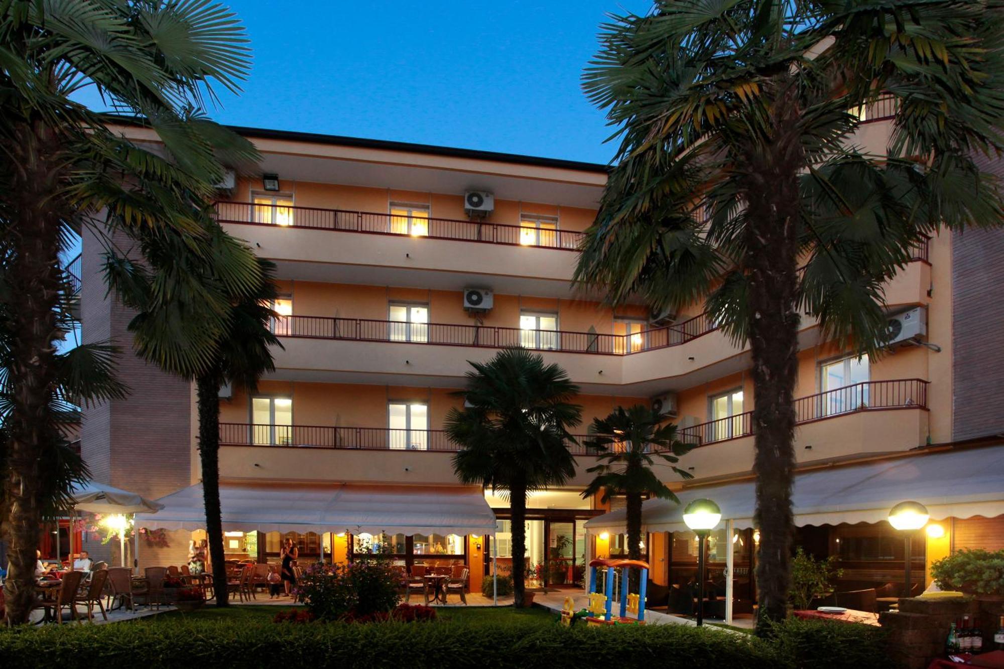 Hotel Imperial ***S Garda  Exterior photo